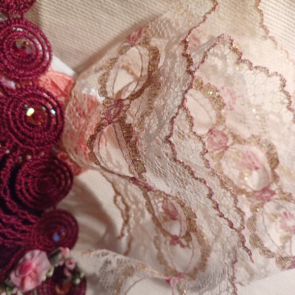 Beautiful Lace Remnants - Picture 6 of 7